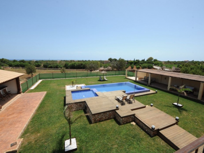 Garden / Pool Area