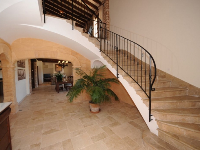 Spacious Entrancehall
