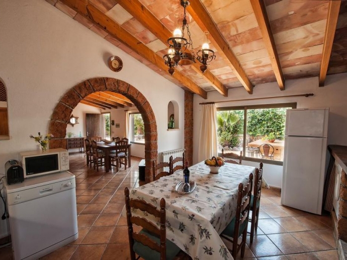 Kitchen / Dining Area
