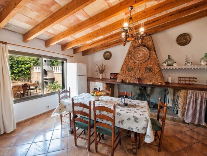 Kitchen / Dining Area