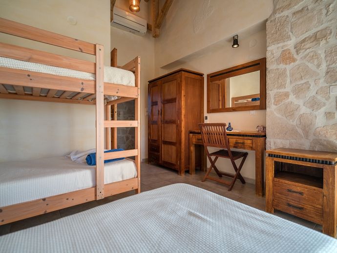 Twin/quad Bedroom with 2 Single Beds and Bunk Bed