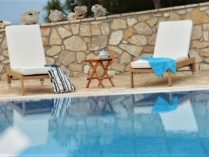 Private Pool with comfortable Sunloungers